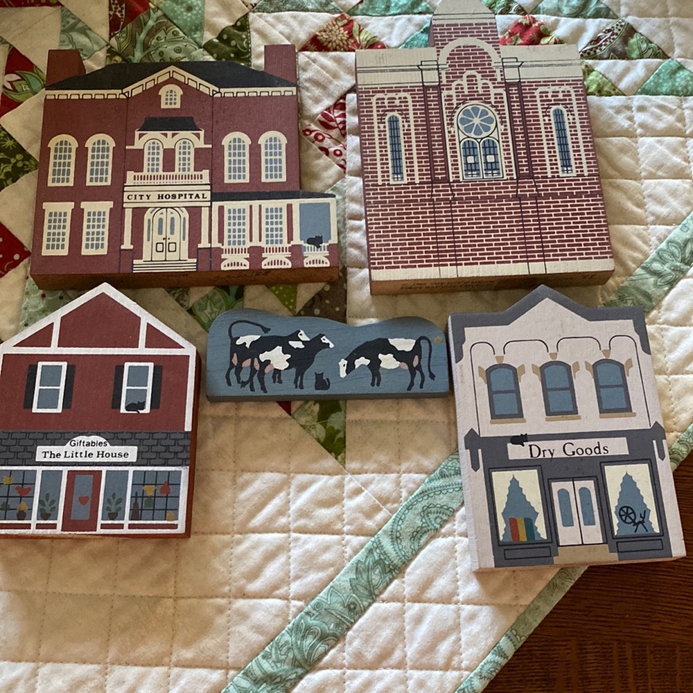 The Cat’s Meow Village Pieces
